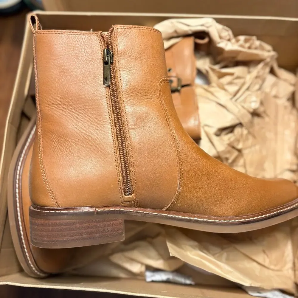 Lucky Brand Quendy Leather Boots 9.5 NWT Tan Brown Ankle Booties Buckle Western